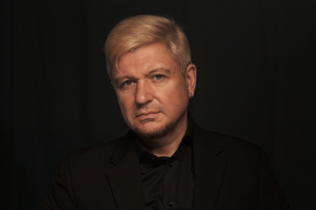 «Цяпер на адной вуліцы — вайсковы завод, на другой — падаюць дроны, і ўсіх сьведкаў пакуе АМОН...»